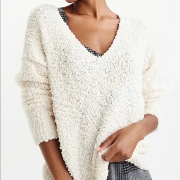 Abercrombie & Fitch Sweaters - Abercrombie & Fitch Cream Boucle V-Neck Sweater Size Small